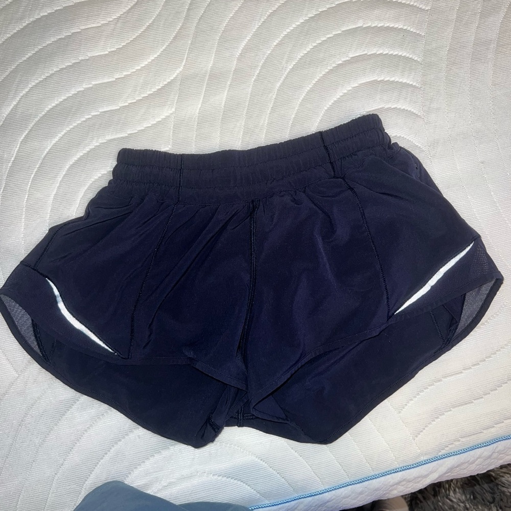 Lululemon hotty hot 2.5 in size 4
